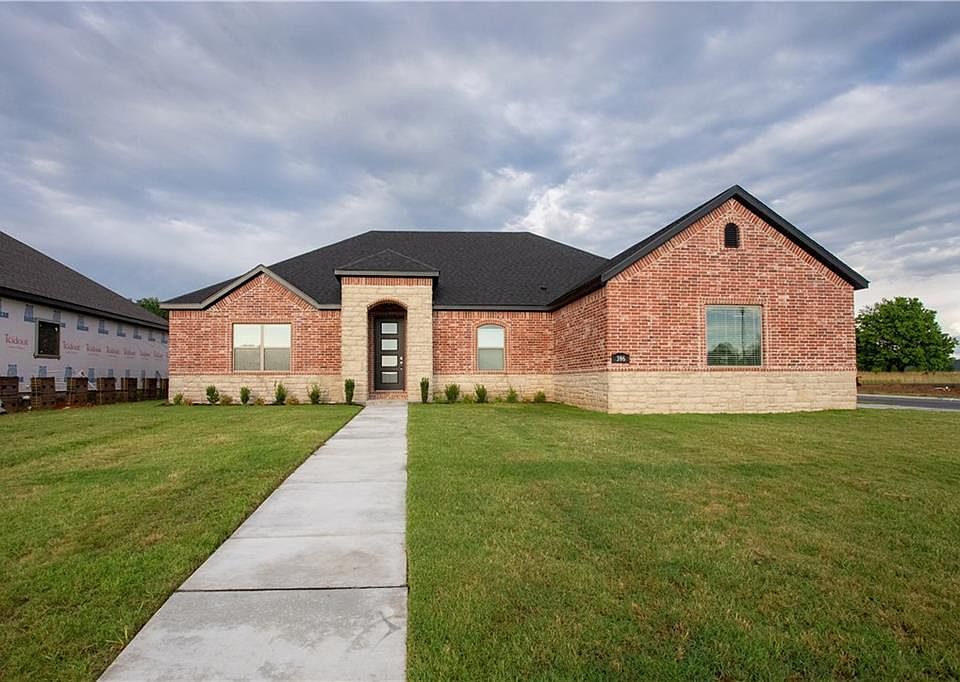 1st image of 421 N Snyders Bluff Dr