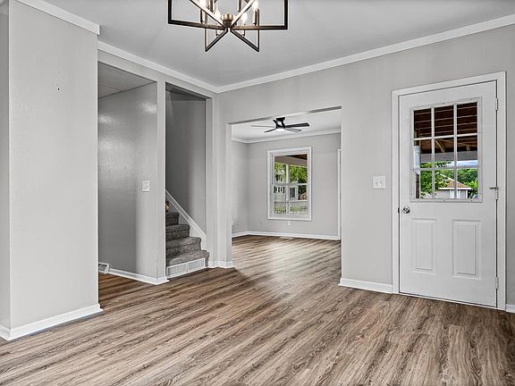 4th image of 616 Douglas STREET