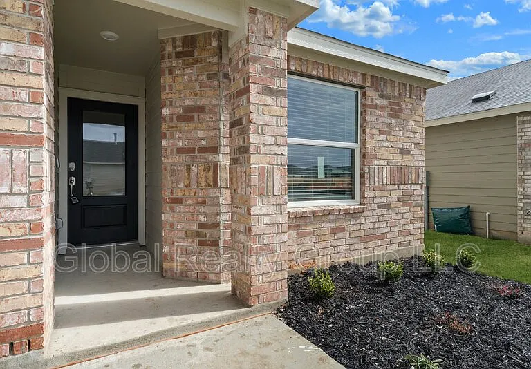 9105 Navarro Vis — Photo 10
