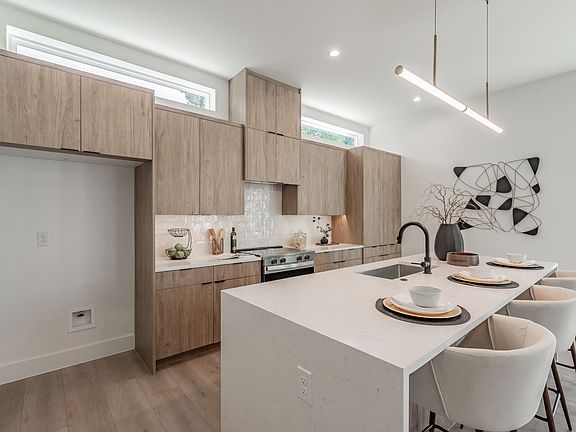3rd image of 5320 Reiger Ave #108