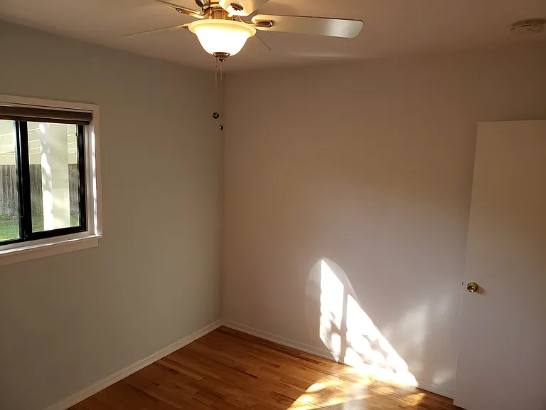 5059 Serrania Ave — Photo 9