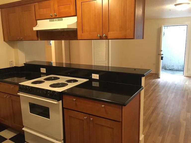 426 NE 75th Ave — Photo 10