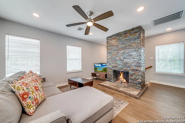 811 W Kings Hwy — Photo 10