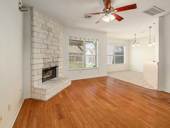 4th image of 108 Prairie Springs Cv