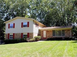 3069 Old Orchard Dr, Brighton, MI