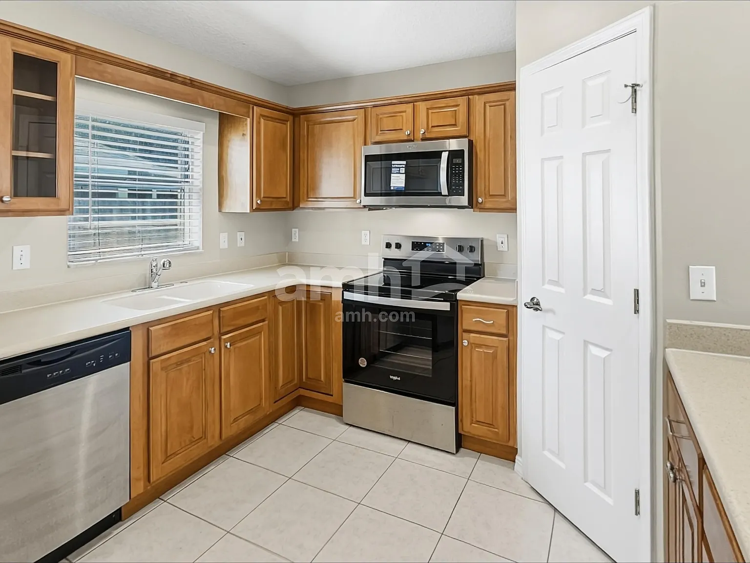 3 bed, 2.0 bath, 1595 sqft, $2,225 — Photo 4