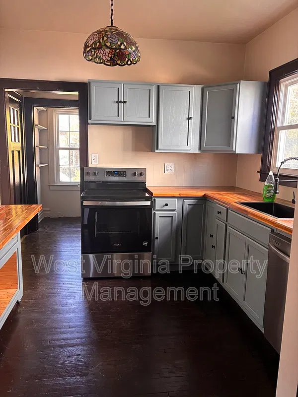 3 bed, 1.5 bath, $1,800 — Photo 4