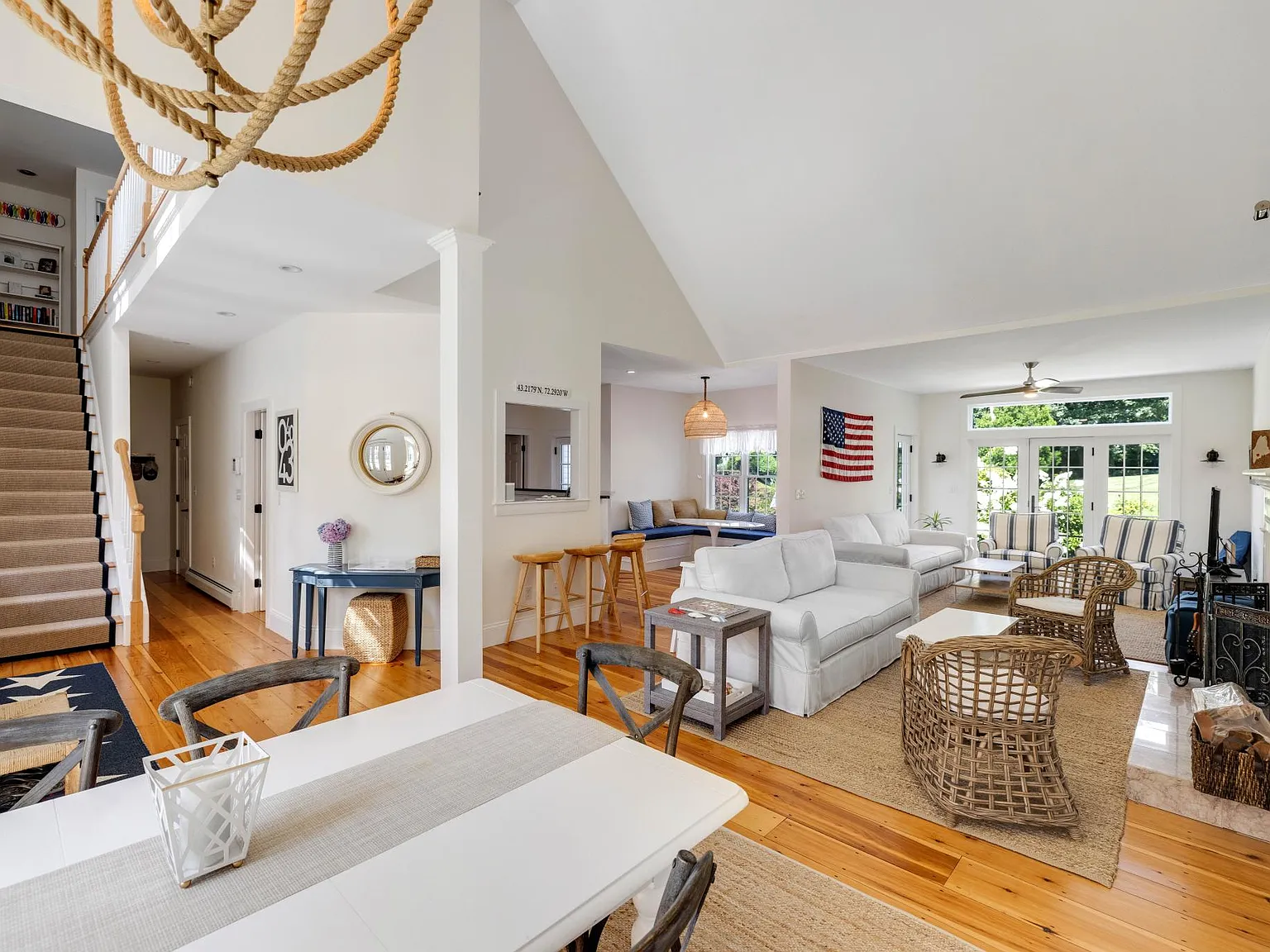 5 bed, 3000 sqft, $4,200 — Photo 2