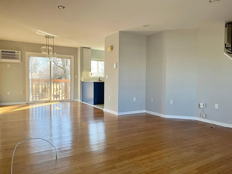 30 Elmcroft Rd #7 — Photo 1