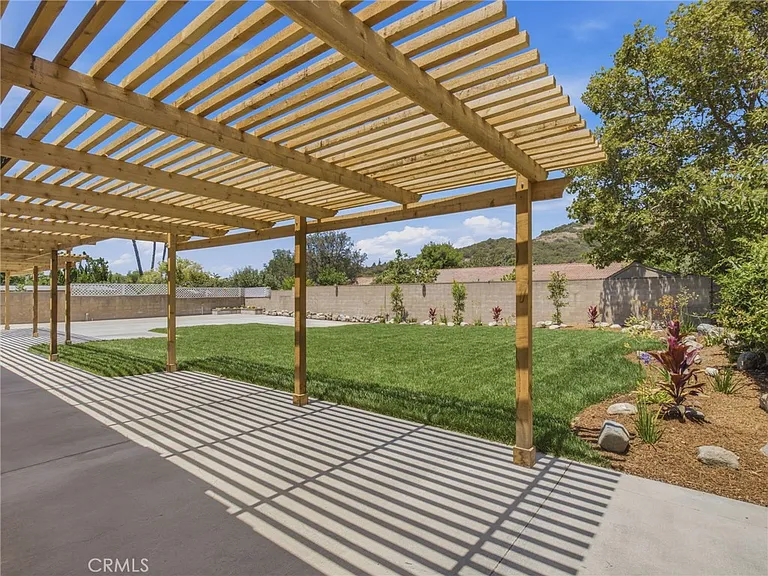225 Armstrong Dr — Photo 34