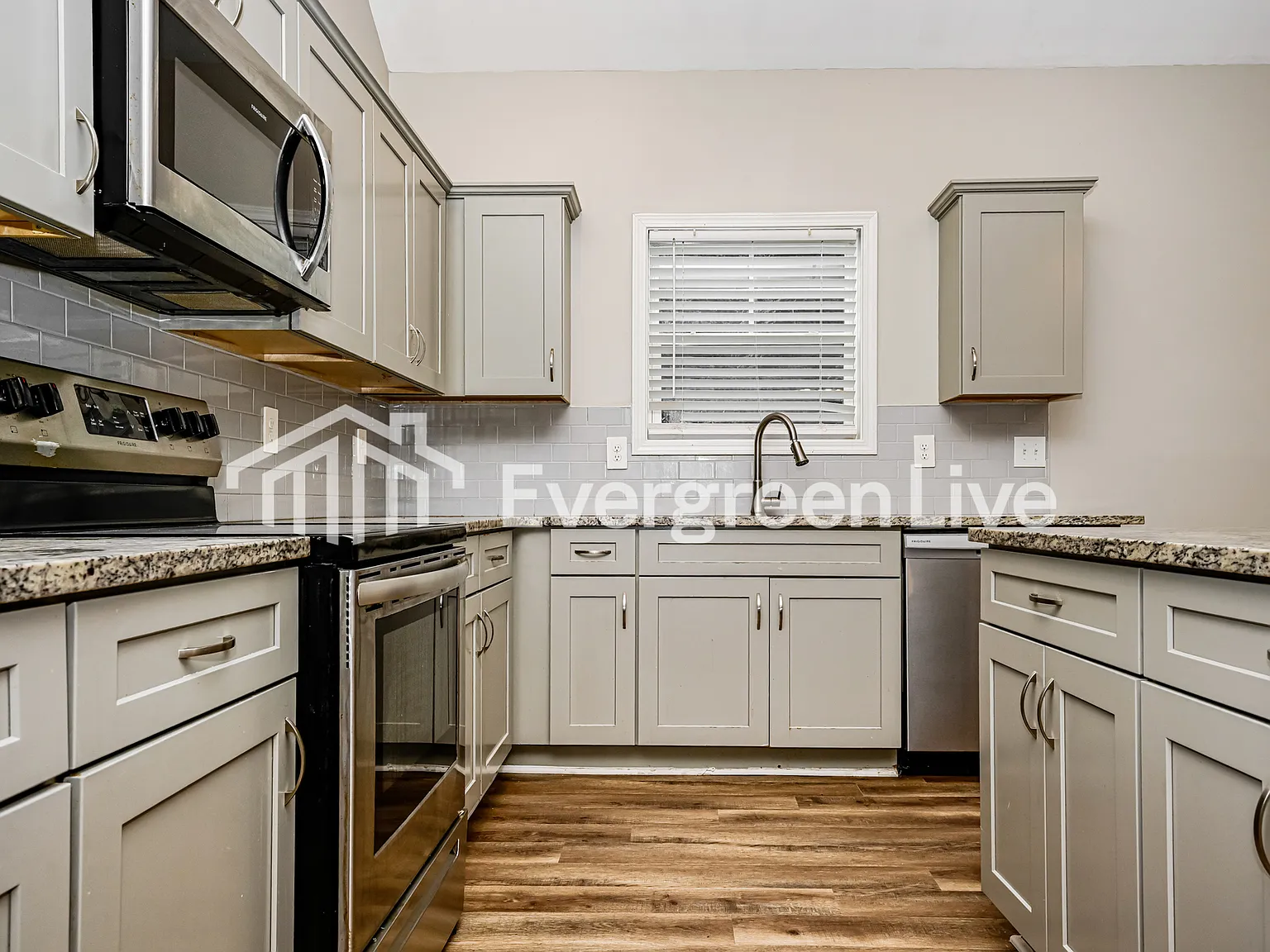 3 bed, 2.0 bath, 1432 sqft, $1,695 — Photo 4