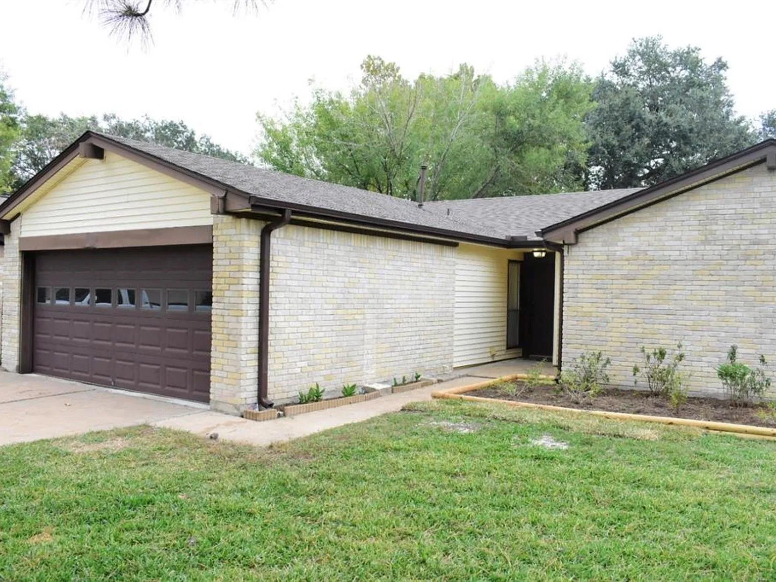 3 bed, 2.0 bath, 1478 sqft, $1,900 — Photo 3