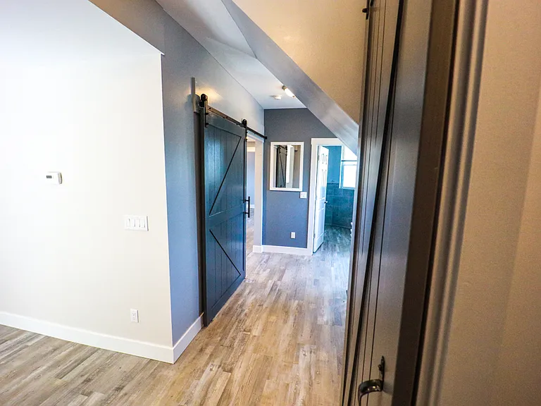 2102 Broadway Ave #1 — Photo 2