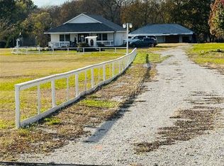 497 County Road 4324, Savoy, TX 75479