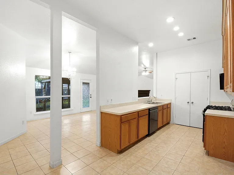 111 Thunder Basin Dr — Photo 16