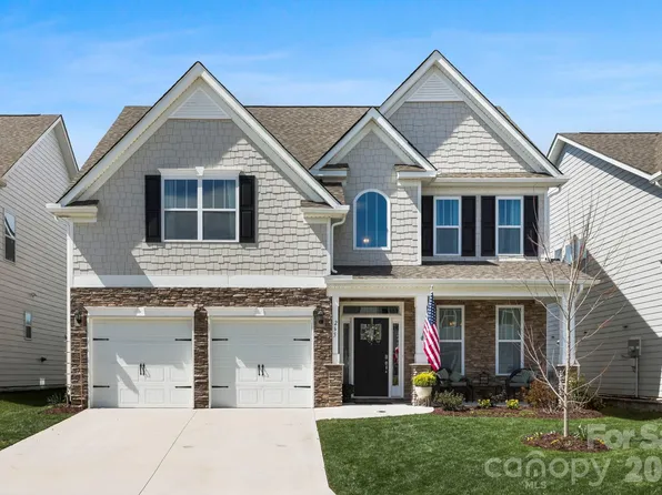 265 Fox Cove Rd, Hendersonville, NC 28792