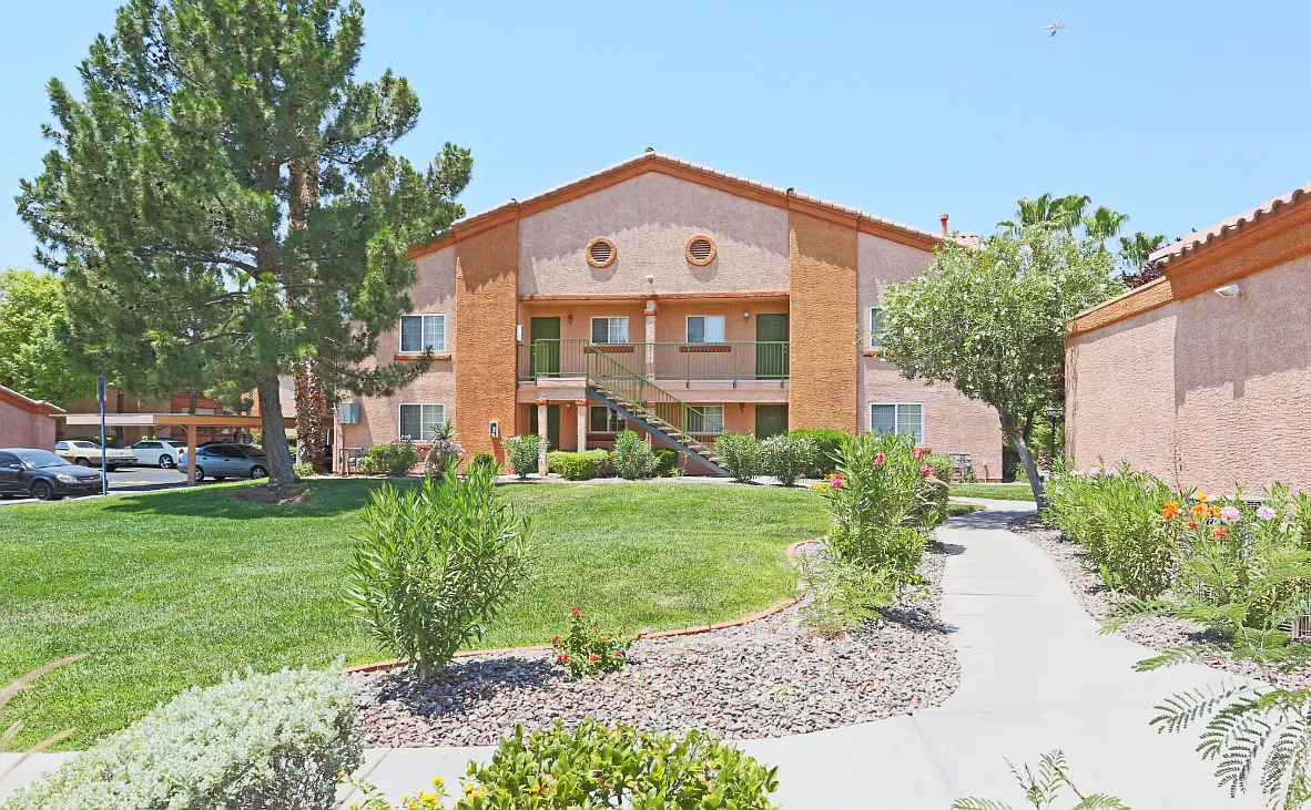 Mesa Verde Apartments — Photo 1