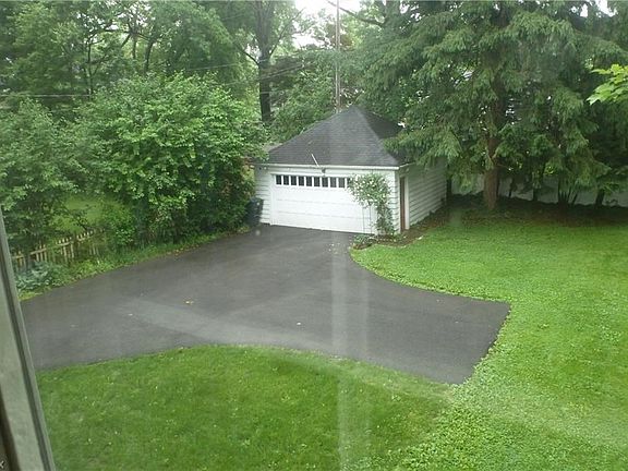 5th image of 3085 Crescent Dr NE