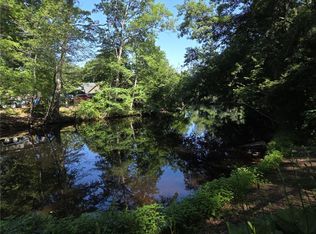 31 Lakeside Dr, Hope Valley, RI 02832