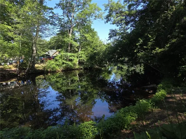 31 Lakeside Dr, Hope Valley, RI 02832