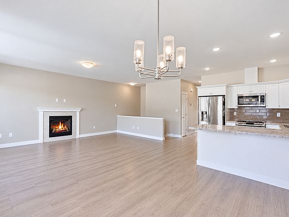 4th image of 2352 Bossert Ave