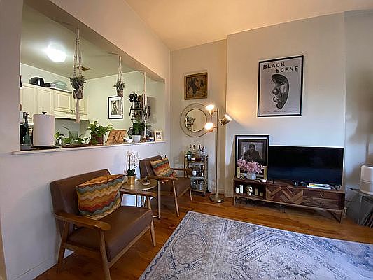2nd image of 262 W 132nd St #3