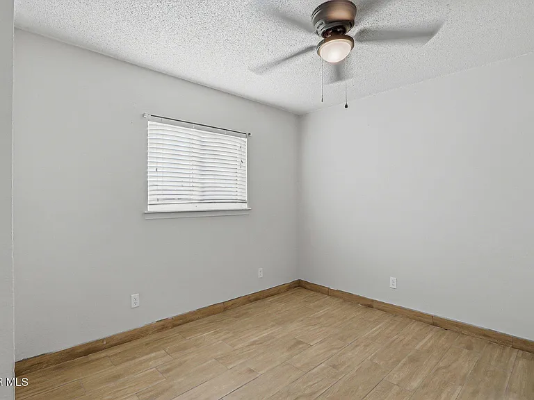 2624 Lake Victoria Dr #A — Photo 15