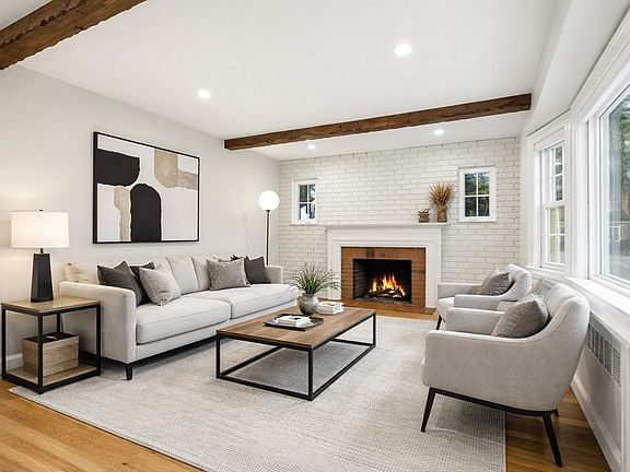 3rd image of 16 Sunnyfield Rd