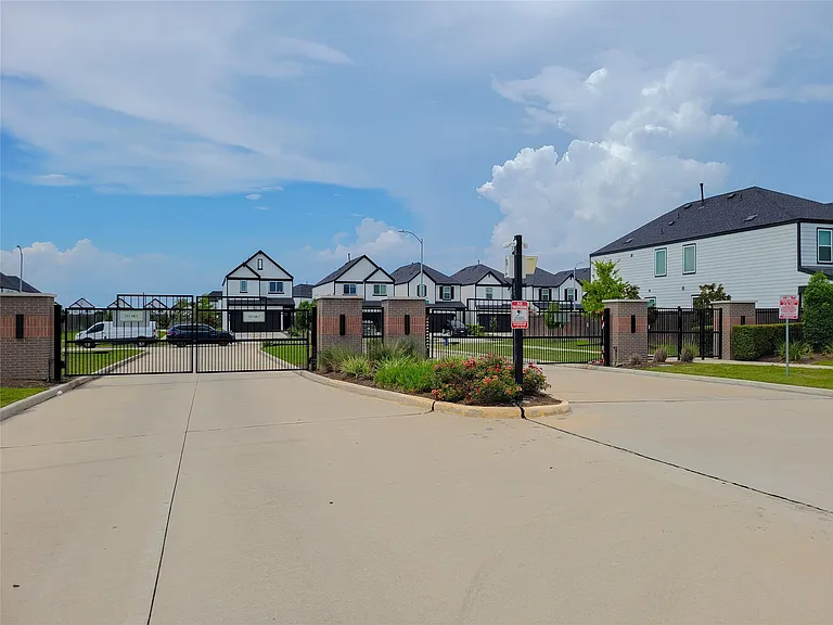 3225 Creston Gate Dr — Photo 35