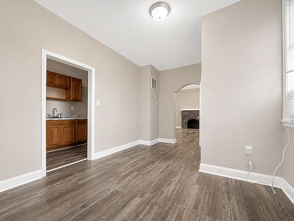 5th image of 2525 W Cold Spring Ln