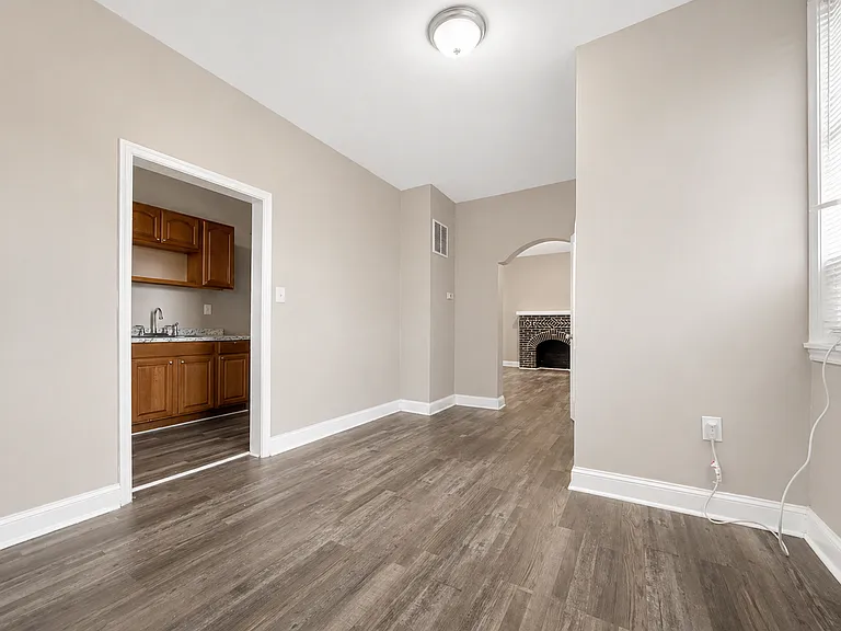 2525 W Cold Spring Ln — Photo 6