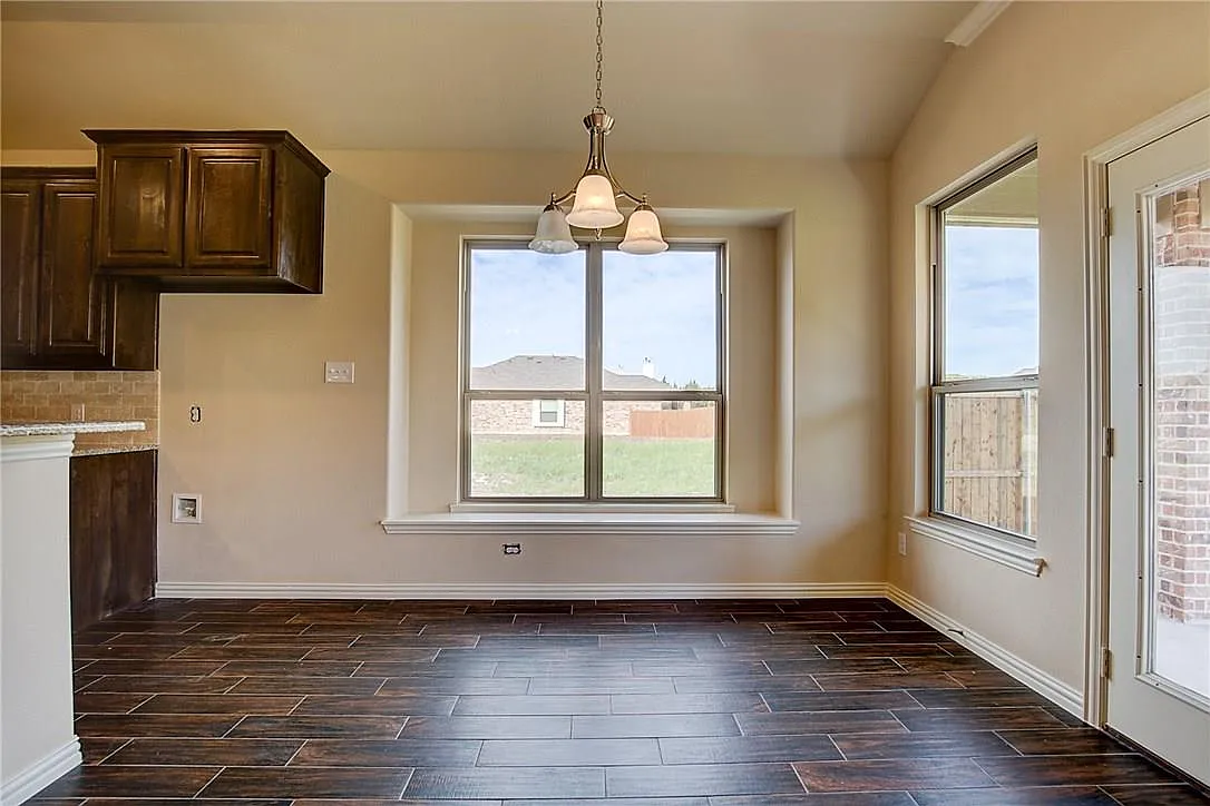 3 bed, 1740 sqft, $2,195 — Photo 4