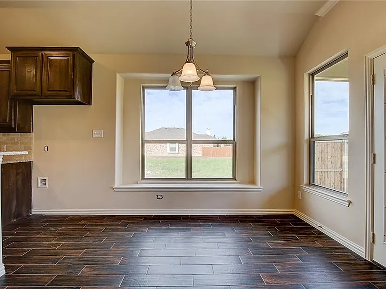 2100 McCallister Dr — Photo 4