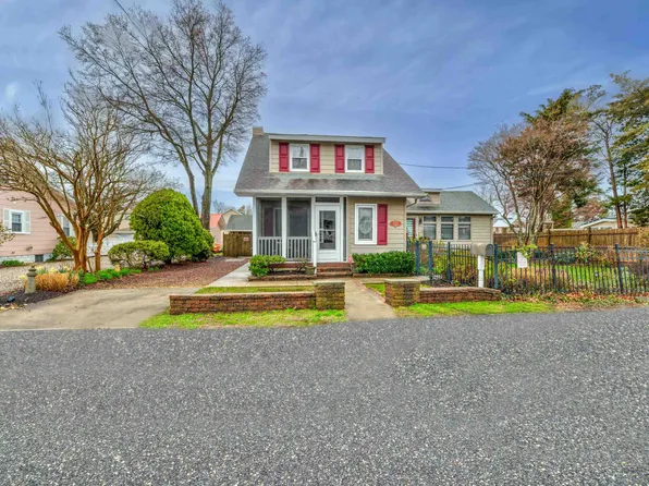 122 W Delaware Pkwy, Villas, NJ 08251