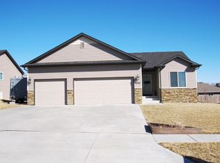 1002 Cyprus Blvd, Hickman, NE 68372