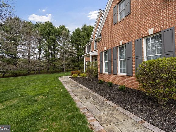 4th image of 1231 Corbett Rd