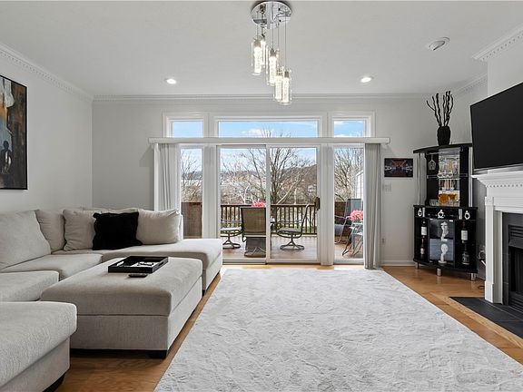 4th image of 59 Waterfront Dr