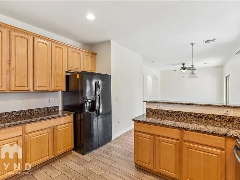 6418 S 49th Dr — Photo 12