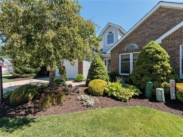 19687 Cross Creek Oval, Strongsville, OH 44136