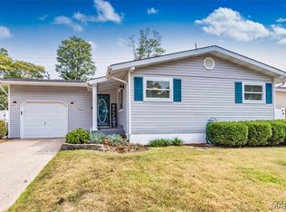 517 Aqua Ridge Dr, Saint Louis, MO 63129