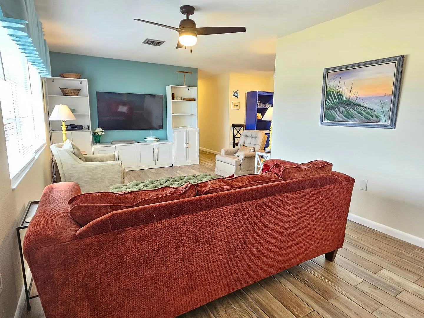 Seasonal Short-Term Pet Friendly 3 Bedroom 2 Bathroom Home in Venice East! — Photo 2