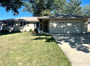 1614 Frostwood Ln, Mattoon, IL 61938