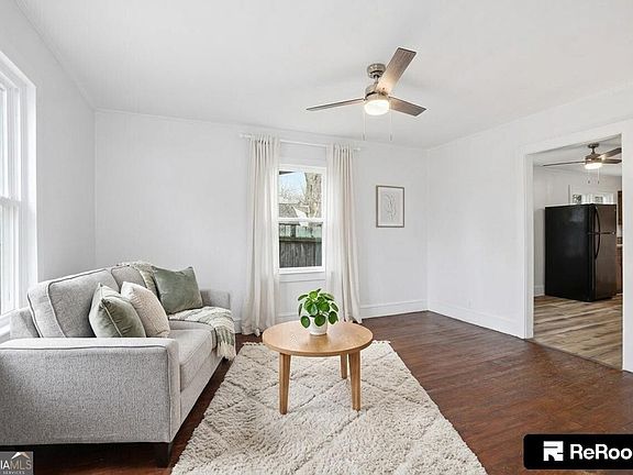 4th image of 481 Collins Rd