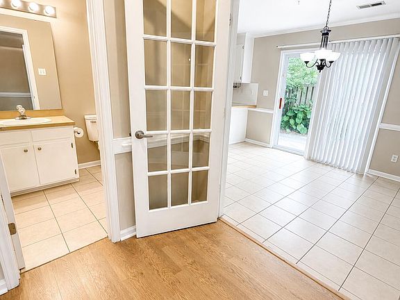 4th image of 3917 Sterling Pointe Drive #Kk4