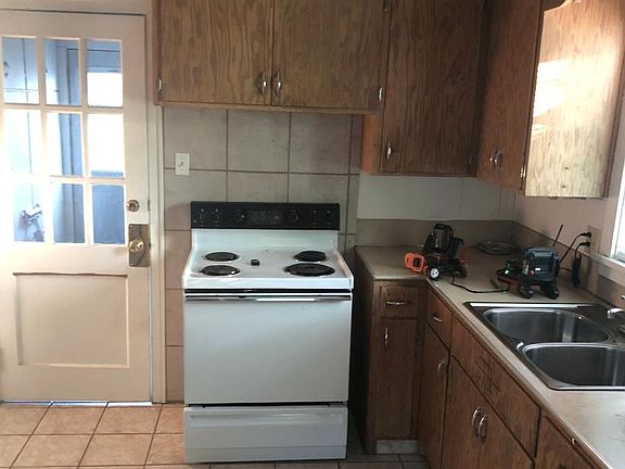 3rd image of 415 Horace Ave N