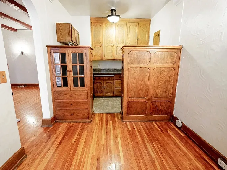 Welcome to Central Lakes of Uptown, where modern style meets timeless charm. Enjoy the warmth of hardwood floors and charming interiors in these inviting spaces. Don't miss outschedule your visit today!