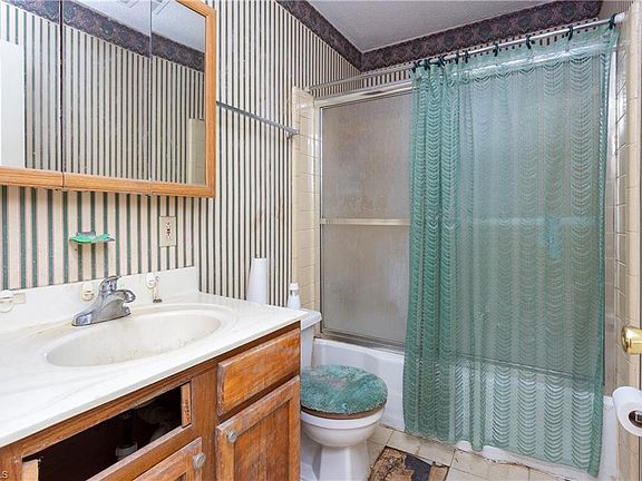 2nd image of 1539 Lovett St