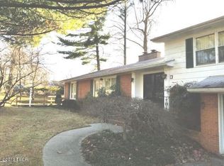 6 Hillcrest Dr, Carbondale, IL 62901