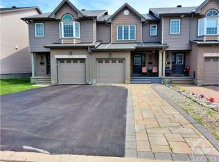 322 Laguna St, Ottawa, ON K1T0L1