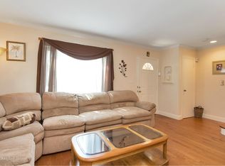 69 Cedarlawn Blvd, Valley Stream, NY 11580